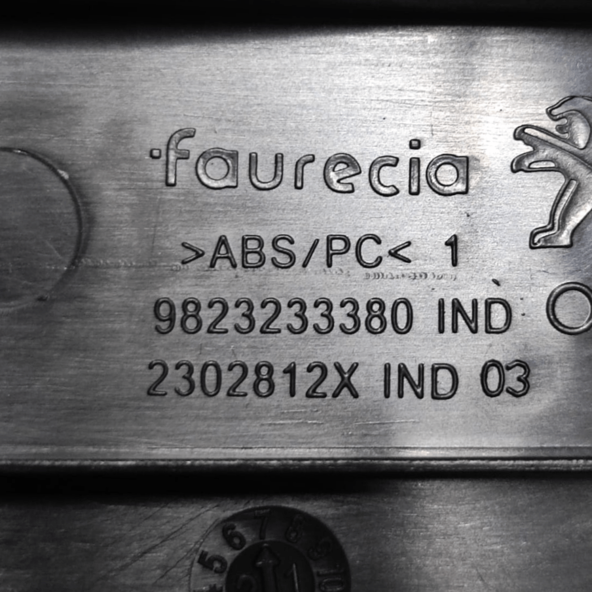 Pulsantiera alzavetro anteriore destro peugeot 208 cod: 9823233380 (2019 - ) - F&P CRASH SRLS - Ricambi Usati