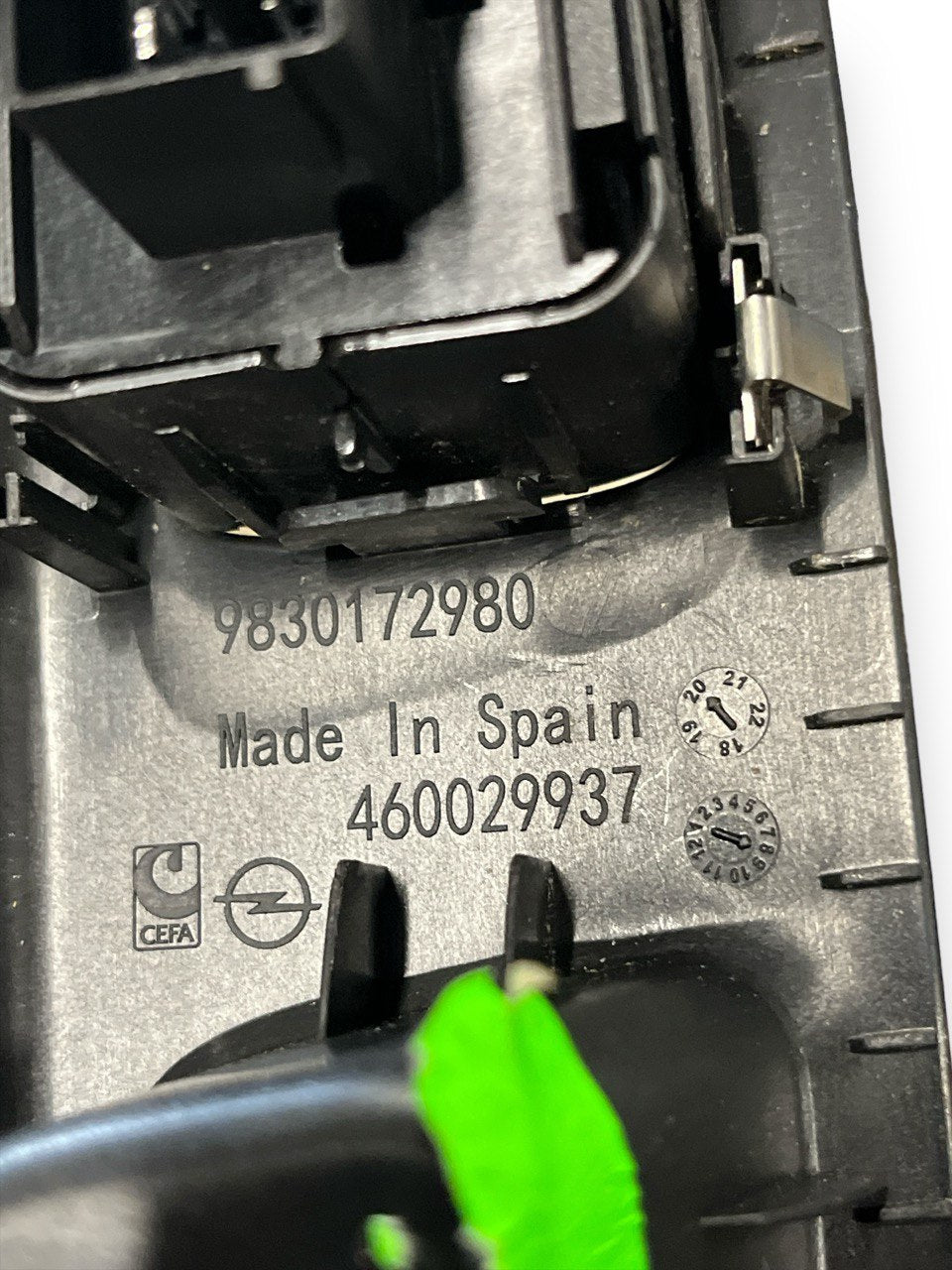 Pulsantiera alzavetro anteriore sinistra Opel Corsa F (2019>) cod.9830172980 - F&P CRASH SRLS - Ricambi Usati