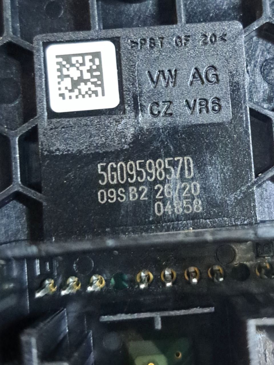 Pulsantiera Alzavetro anteriore sinistra (sx) Skoda Kamiq (2018>) COD:5G0959857D - F&P CRASH SRLS - Ricambi Usati