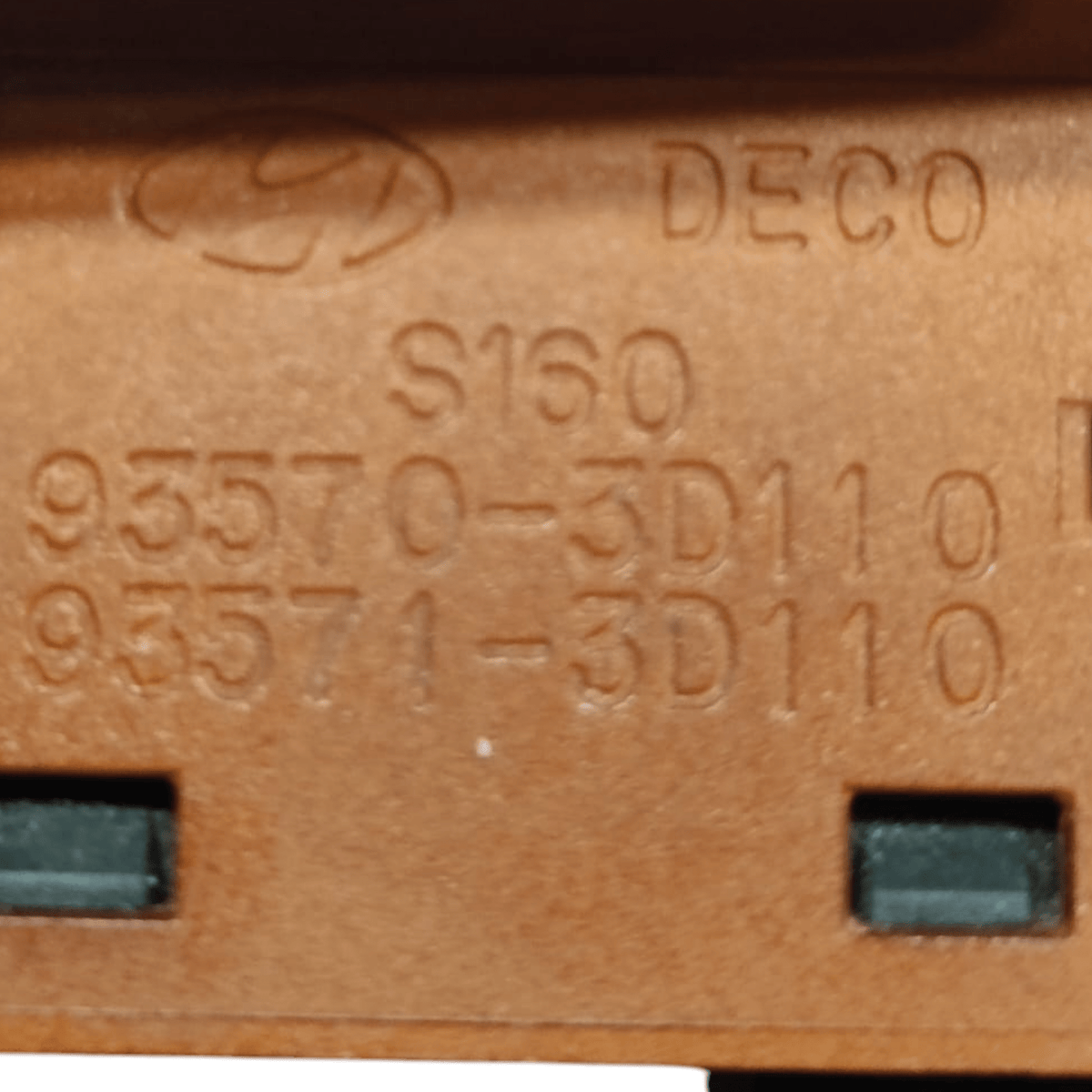 Left Front Window Lift Switch Hyundai Santa Fe I Series CODE: 935703D110 (2000 - 2006) - F&P CRASH SRLS - Used Parts