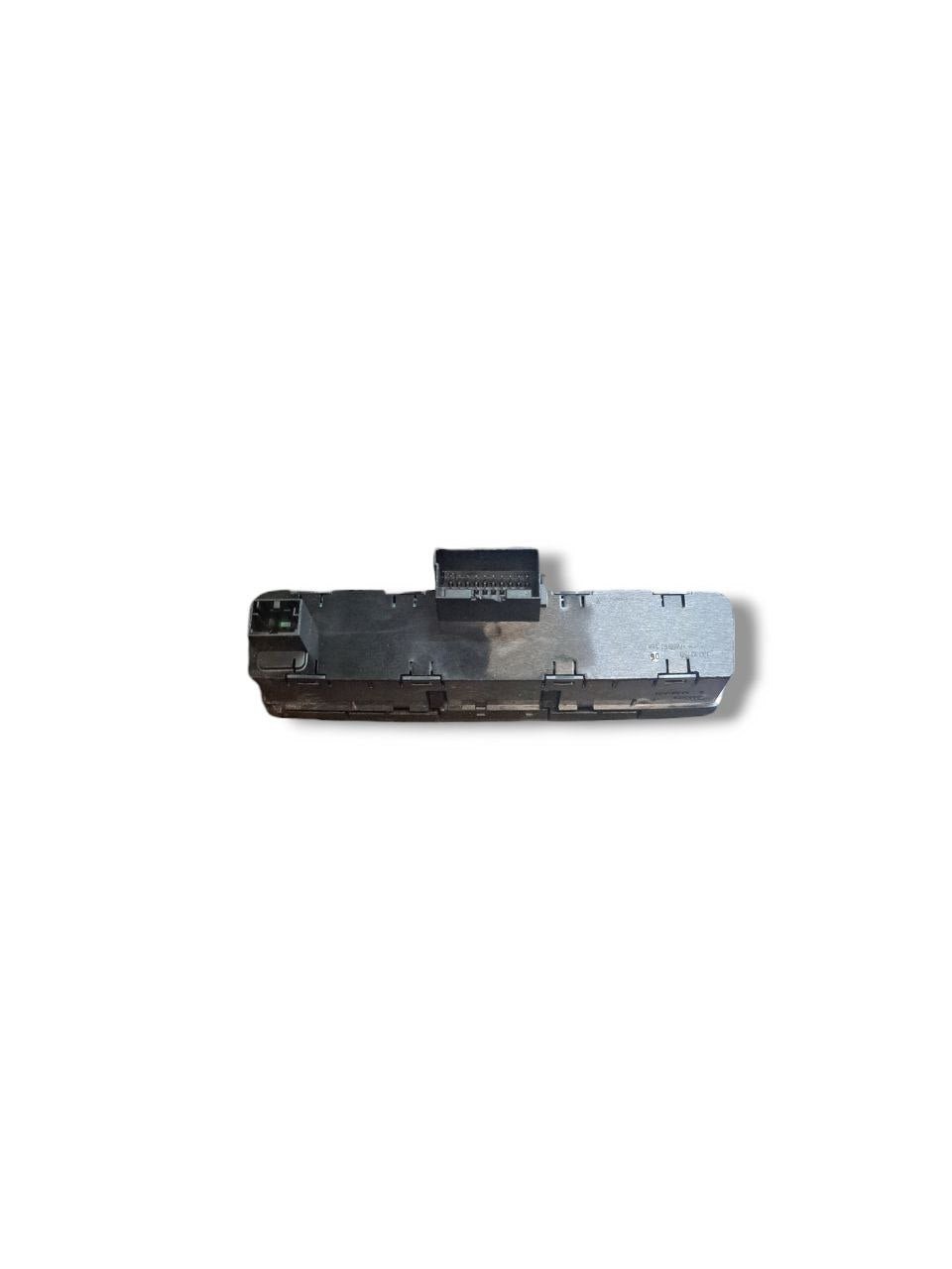 Pulsantiera Start & Stop + comandi chiusura porte Seat Ibiza (2015) COD:6P0927137E - F&P CRASH SRLS - Ricambi Usati