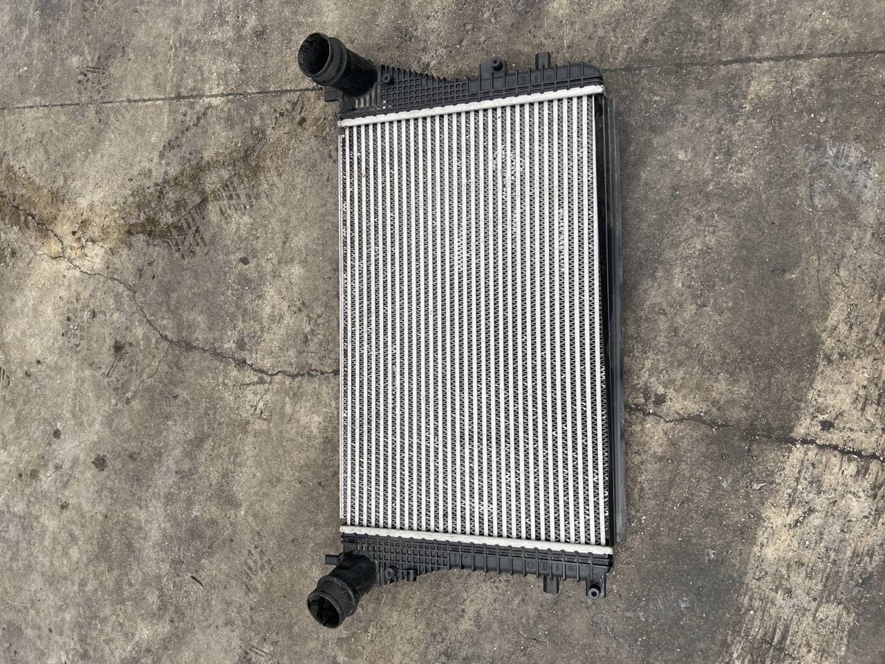 Radiatore intercooler Volkswagen Golf mk6 1.6 tdi 105 cv 1k0145803bm - F&P CRASH SRLS - Ricambi Usati