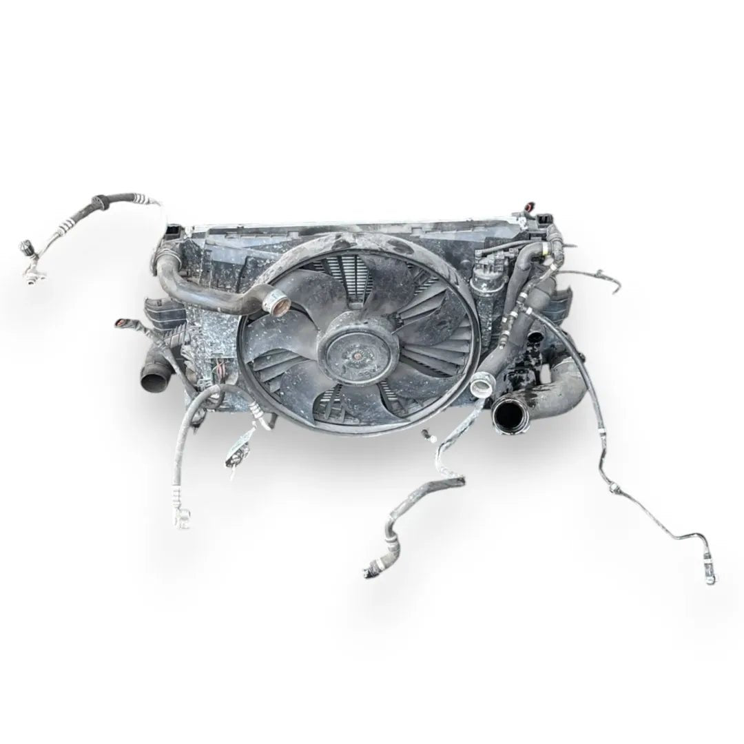 Radiatore Mercedes-Benz Classe E W/S212 dal 2009 OEM A2045004103 - F&P CRASH SRL - Ricambi Usati