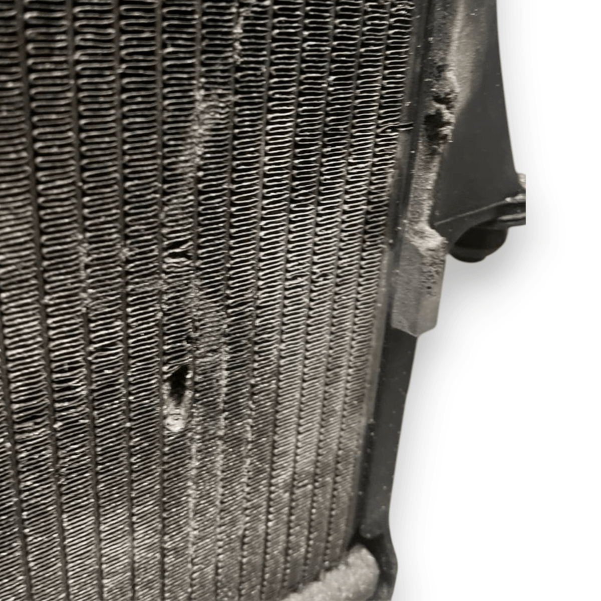 Isuzu D - Max 3.0 Diesel Engine Radiator (2002 to 2011) code: 8980476700 - F&P CRASH SRLS - Used Parts