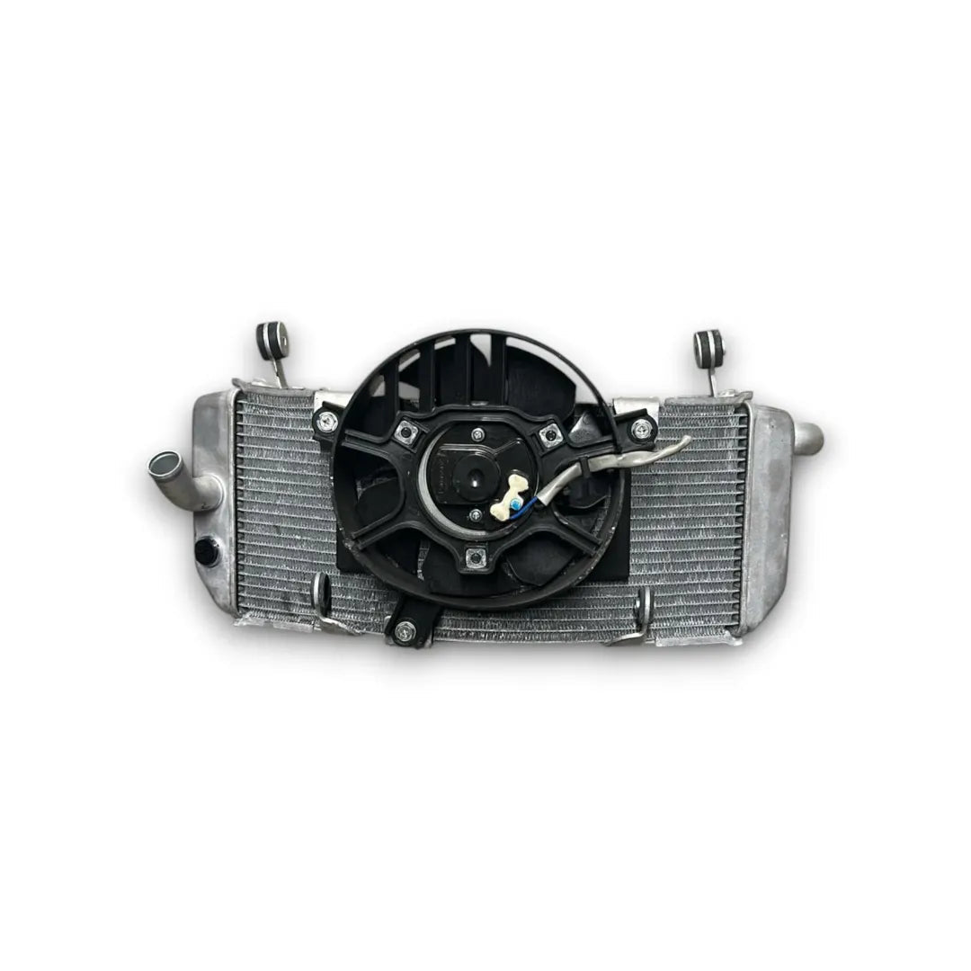 Dettaglio Radiatore Yamaha TMAX 560 2022–2024 OEM B7M124610000 - foto 2