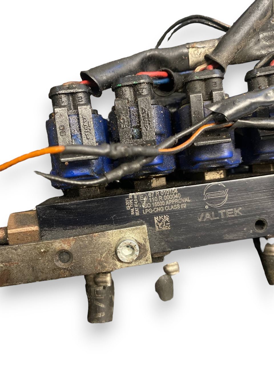 Rail Injector flutes LPG system Valtek code: 67r010104 - 110r000040 - F&P CRASH SRLS - Used Spare Parts