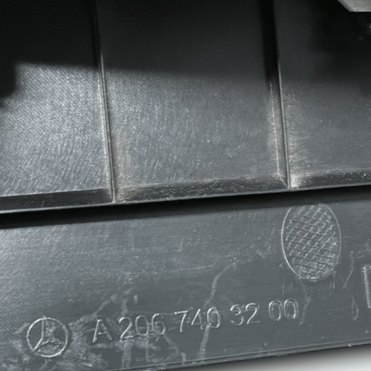 Rivestimento batti cofano mercedes-benz cod : a2067403200 ( 2021 -> ) - F&P CRASH SRL - Ricambi Usati