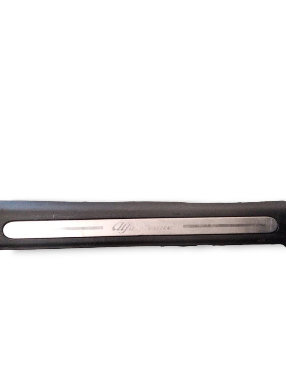 Rivestimento Battitacco Anteriore sinistro Alfa Romeo Giulia / Giulietta (2010>)cod.156078880 - 18071351 - F&P CRASH SRLS - Ricambi Usati