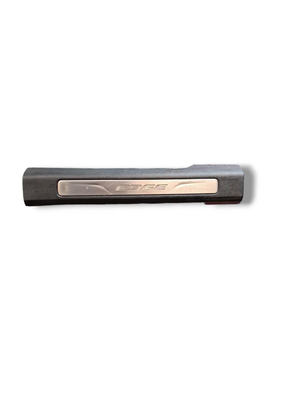 Backlit front right (dx) door sill cover Ford Edge (2016>) CODE:FT4B - R13200 - F&P CRASH SRLS - Used Parts