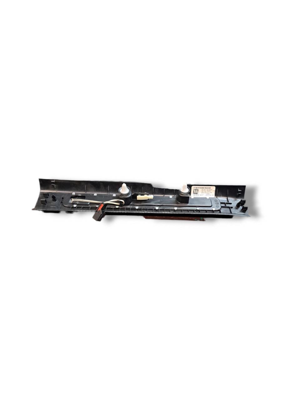 Backlit front right (dx) door sill cover Ford Edge (2016>) CODE:FT4B - R13200 - F&P CRASH SRLS - Used Parts
