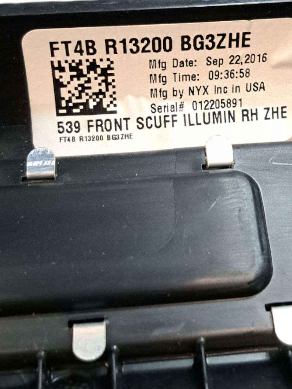 Backlit front right (dx) door sill cover Ford Edge (2016>) CODE:FT4B - R13200 - F&P CRASH SRLS - Used Parts