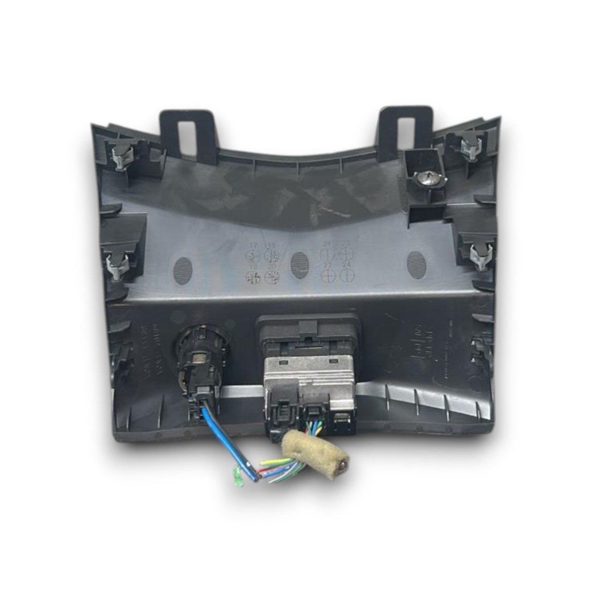 Rivestimento console centrale Nissan X - Trail (T32) cod.681047fw0a (2014 > 2020) + presa usb e presa 12 v cod.681t17fw0a - F&P CRASH SRLS - Ricambi Usati