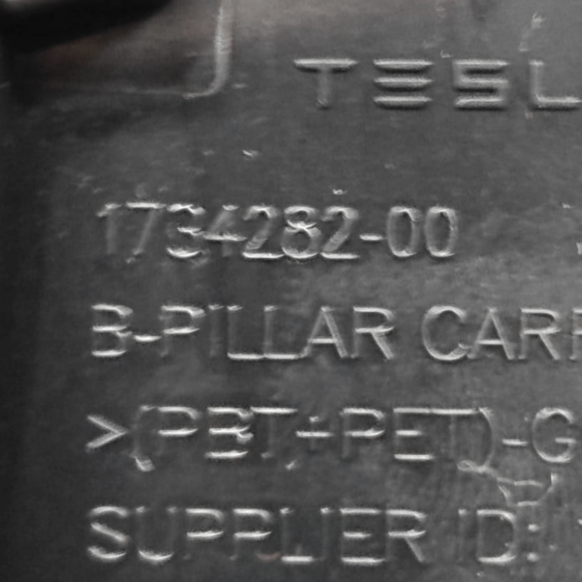 Rivestimento interno montante destro tesla model 3 cod: 173428200 (2023 - ) + telecamera - F&P CRASH SRLS - Ricambi Usati
