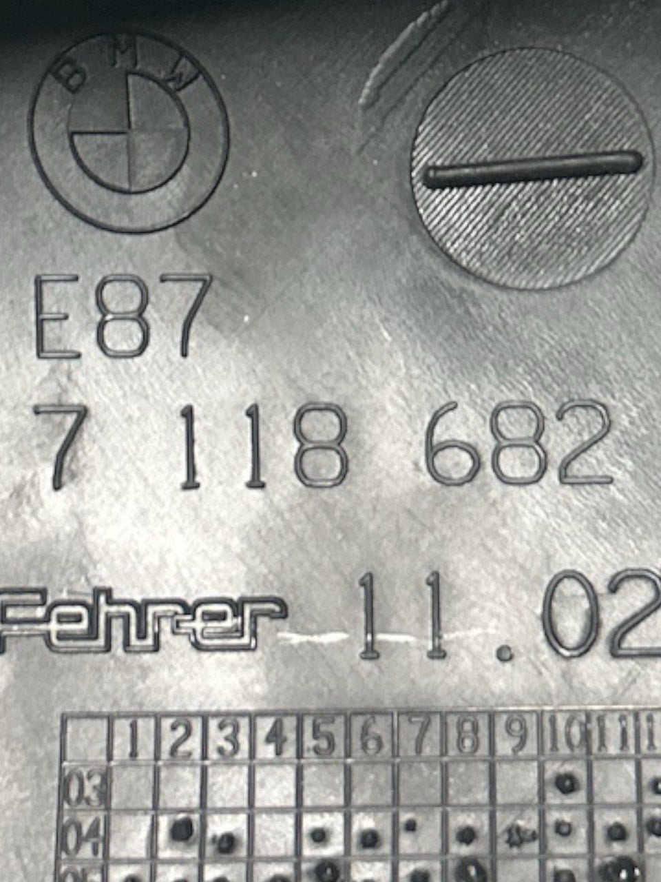 Rivestimento Laterale Sedile Posteriore Destra BMW Serie 1 (E87) (2004 > 2012) cod.7118682 - F&P CRASH SRLS - Ricambi Usati