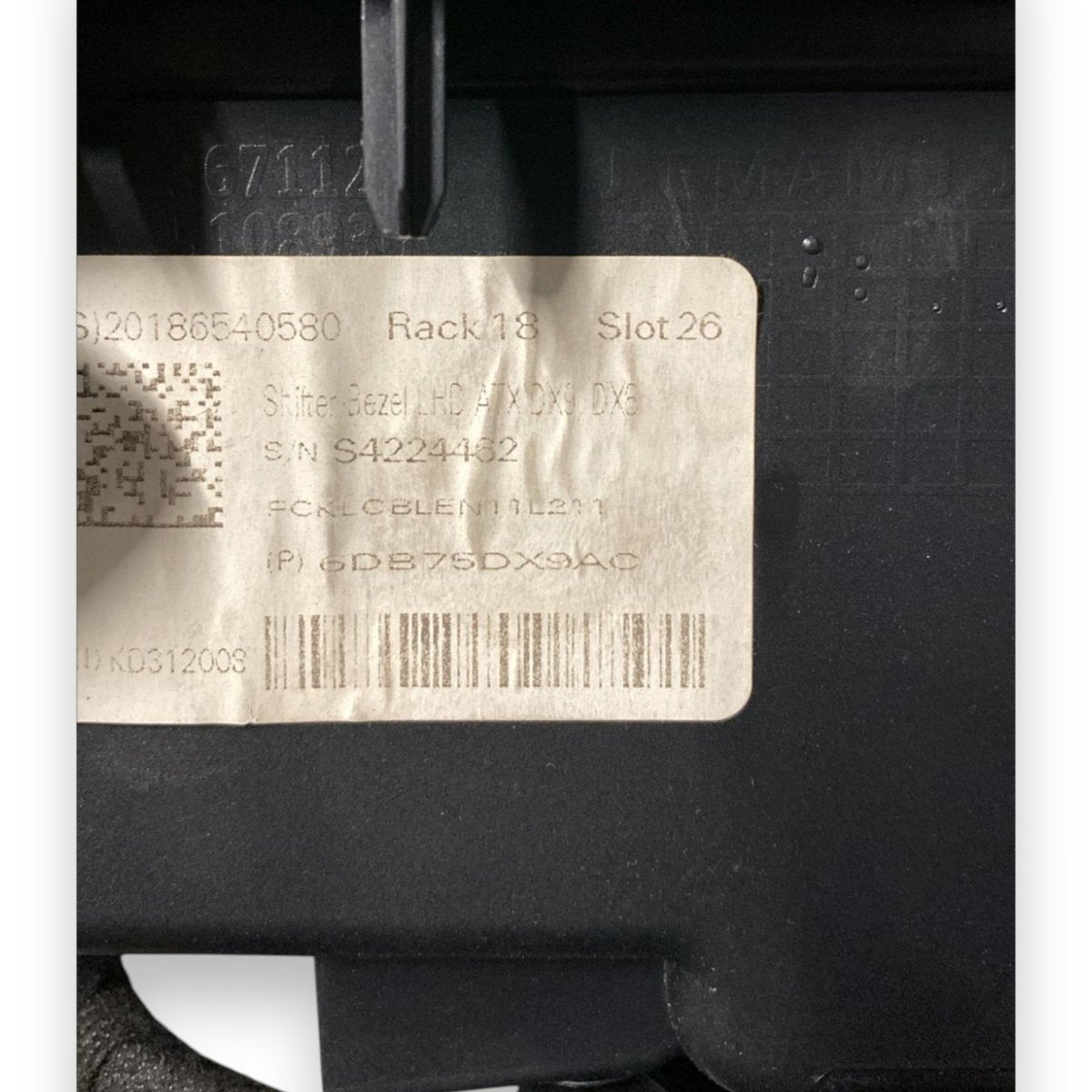 Rivestimento leva cambio automatico + interruttore freno di stazionamento Jeep Cherokee KL (2013 - 2023) Cod: 6D875DX9AC - F&P CRASH SRLS - Ricambi Usati