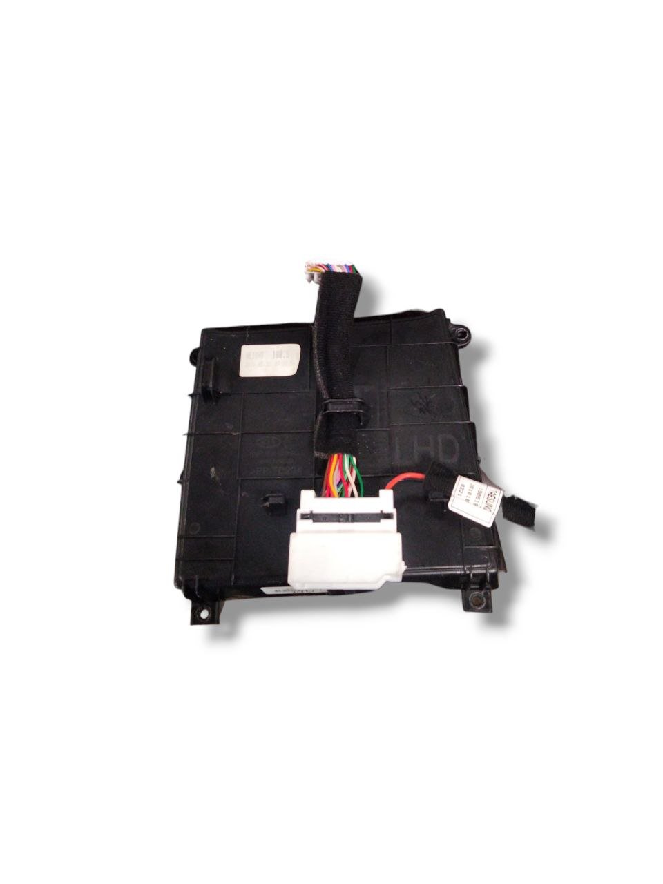 Central console trim / molding Kia Rio IV (2017>) code.84635h8000 - F&P CRASH SRLS - Used Spare Parts