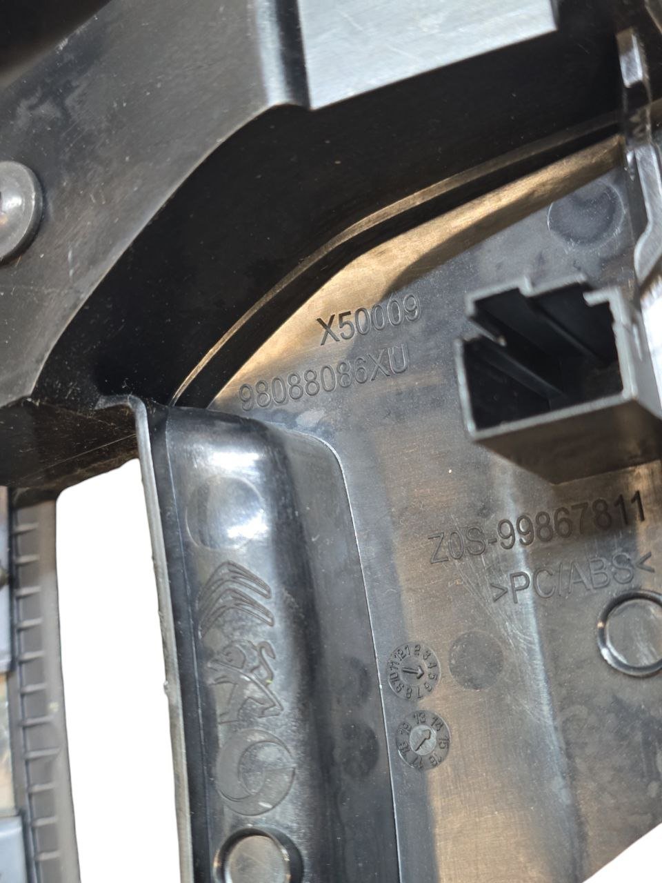 Cover / Molding Console / Central Tunnel Peugeot 308 (2020 >) Code: 98088086XU - F&P CRASH SRLS - Used Spare Parts