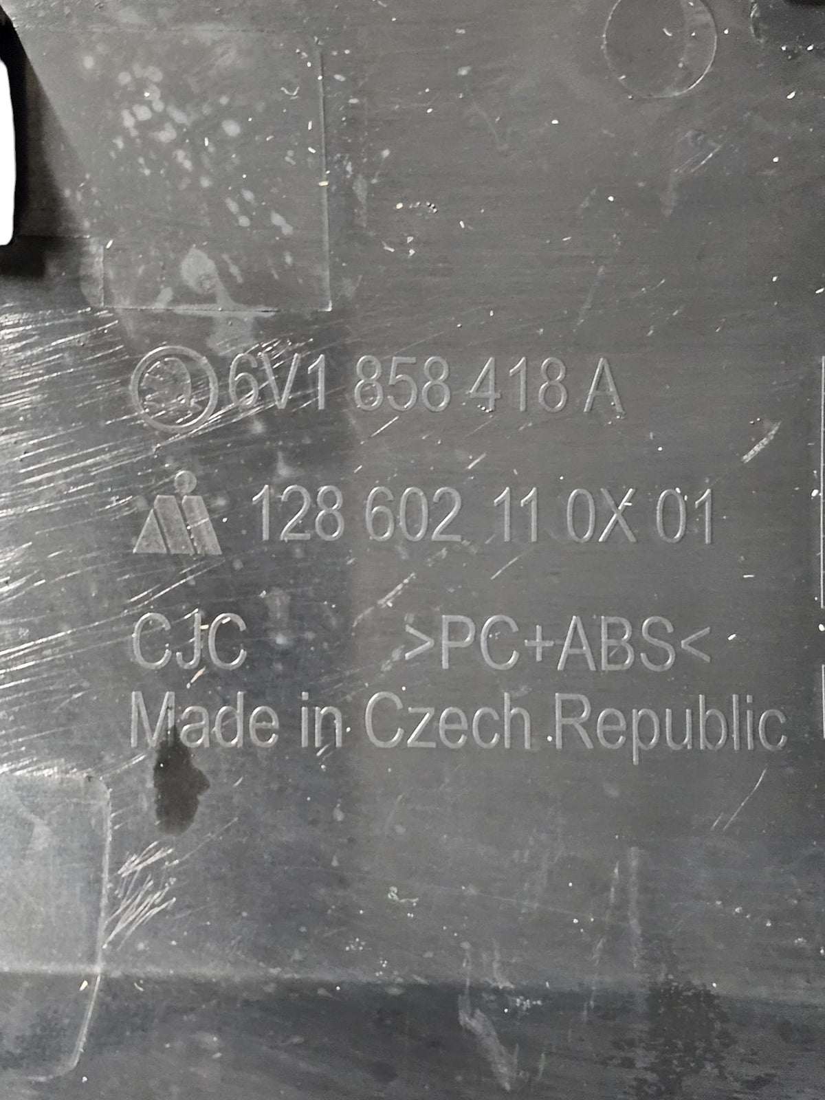 Rivestimento / Modanatura Cruscotto Skoda Fabia NJ (2014 - 2021) Cod:6V1858418A - F&P CRASH SRLS - Ricambi Usati