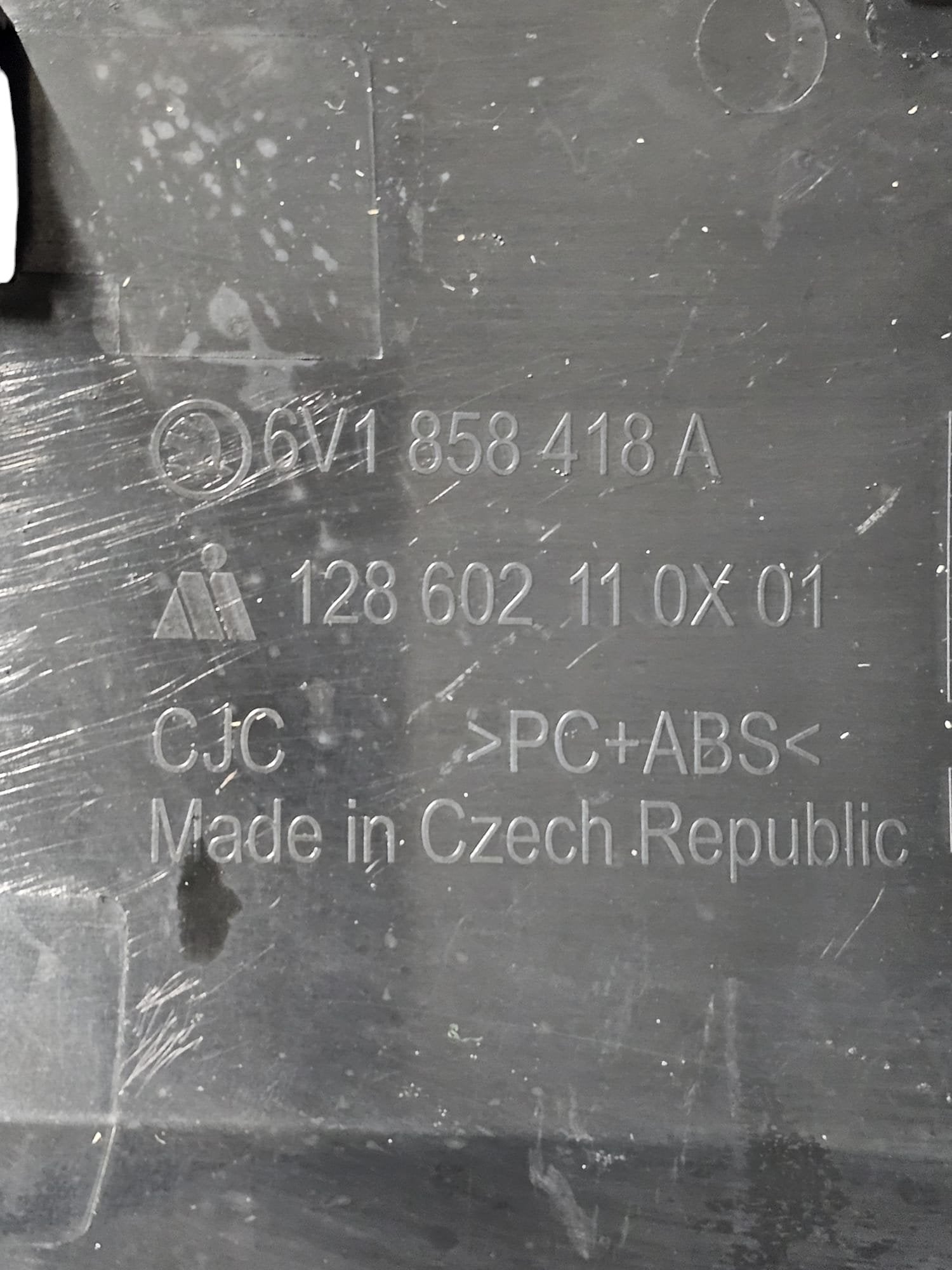 Rivestimento / Modanatura Cruscotto Skoda Fabia NJ (2014 - 2021) Cod:6V1858418A - F&P CRASH SRLS - Ricambi Usati