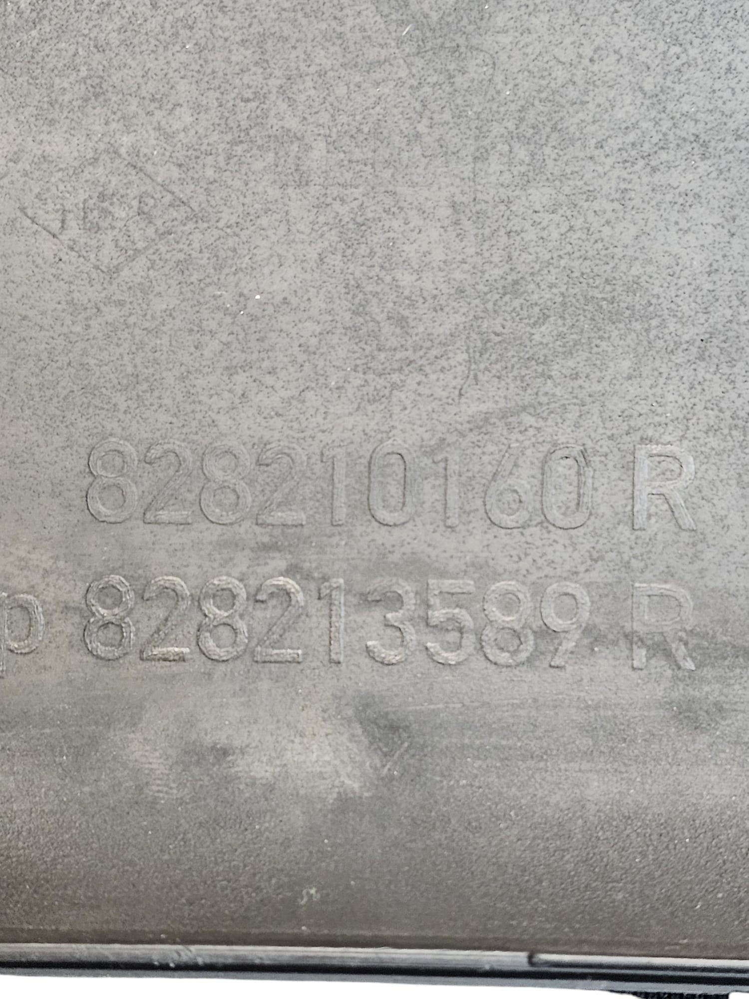 Rivestimento / Modanatura Esterno Laterale Sinistro Renault Master III Cod:828210160R (2010 - 2024) - F&P CRASH SRLS - Ricambi Usati