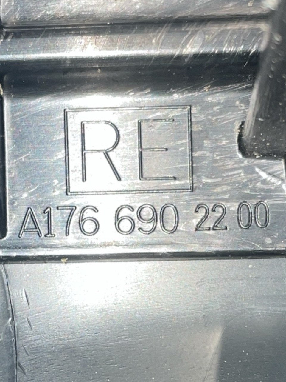 Rivestimento / Modanatura Interna Montante Destro cod:A1766902200 Mercedes - Benz Classe A w176 ( 2012 - 2018 ) - F&P CRASH SRLS - Ricambi Usati