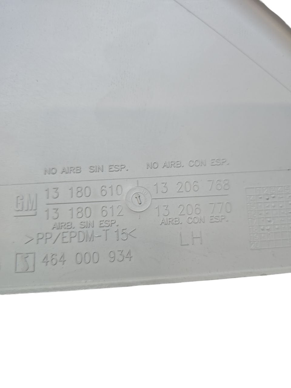 Rivestimento / Modanatura Piantone Sinistra Opel Corsa E ( 2014 - 2019 ) Cod : 13180610 - F&P CRASH SRLS - Ricambi Usati