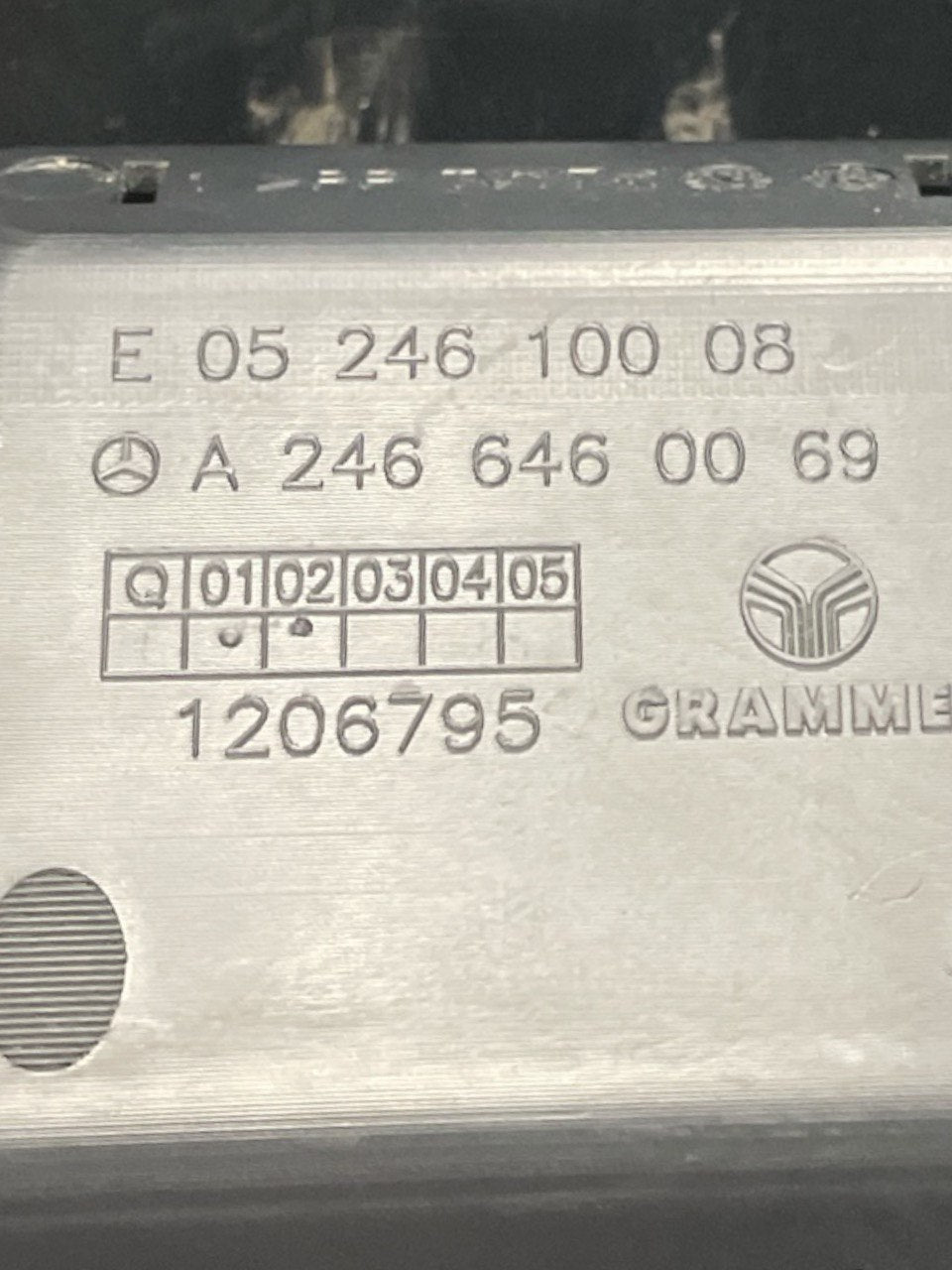 Cover / Molding Installation Ash Rear Central Tunnel code:A2466460069 Mercedes - Benz Class A w176 (2012 - 2018) - F&P CRASH SRLS - Used Parts