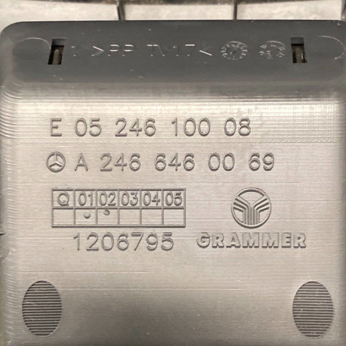 Rivestimento / modanatura posa cenere posteriore tunnel centrale mercedes - benz classe a w176 Cod: a2466460069 (2012 - 2018) - F&P CRASH SRLS - Ricambi Usati