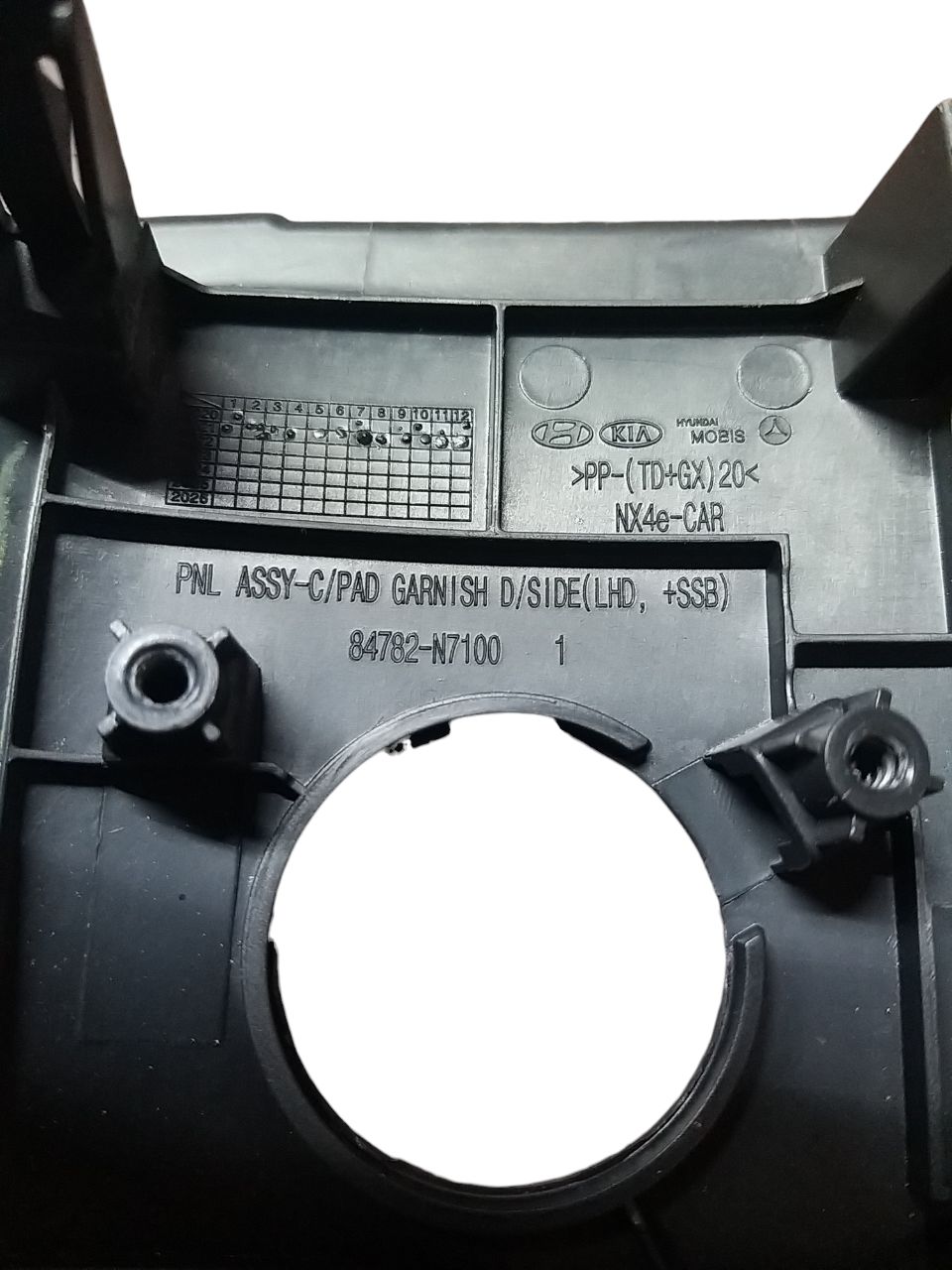 Rivestimento / Modanatura Pulsante Accensione Hyundai Tucson ( 2020 > ) Cod : 84782 - N7100 - F&P CRASH SRLS - Ricambi Usati