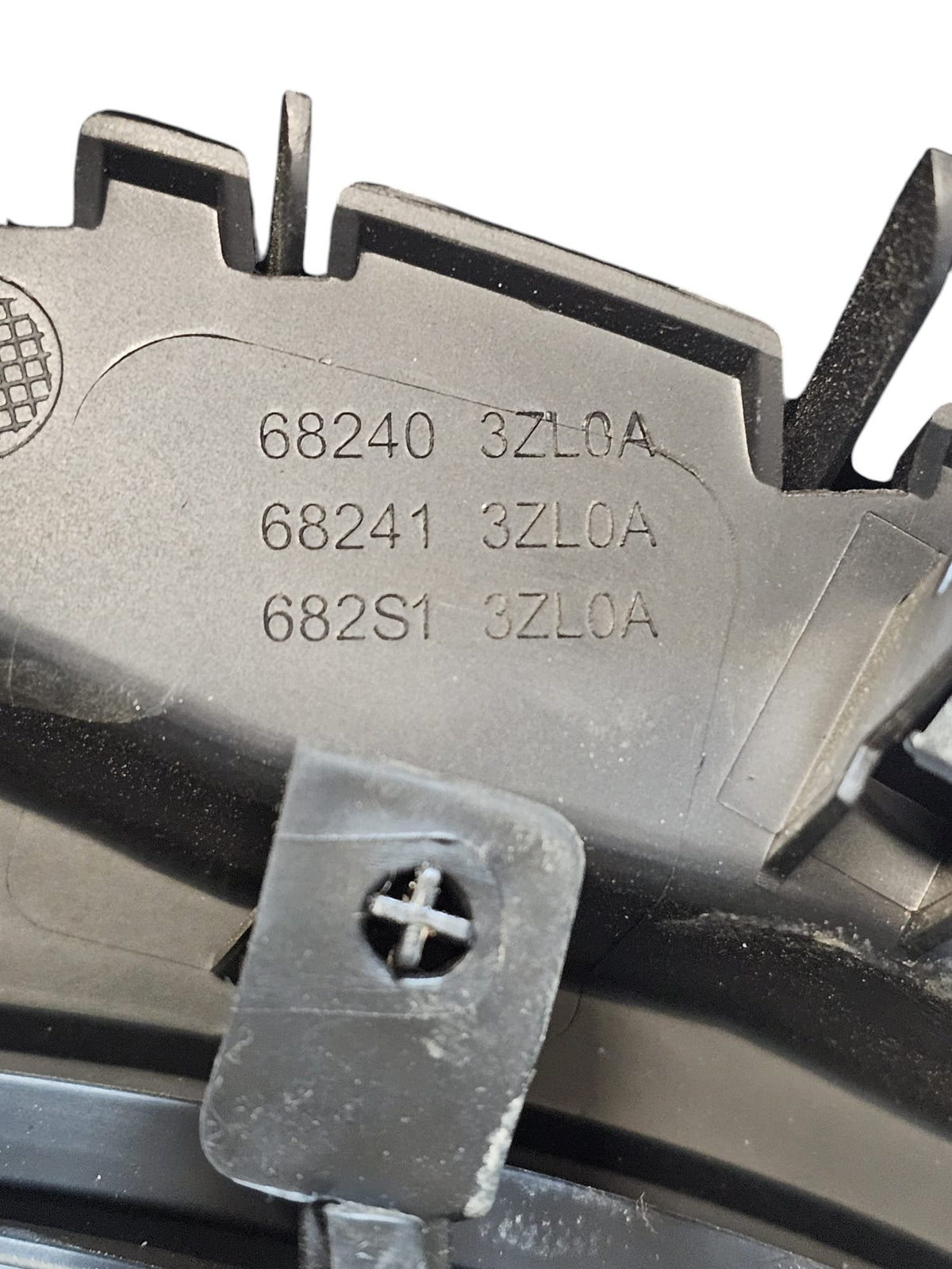 Cover / Molding Frame Tools Nissan Pulsar (2014 - 2018) Code:682403ZL0A - F&P CRASH SRLS - Used Parts