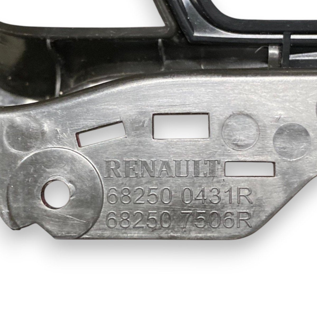 Rivestimento / modanatura tachimetro renault kadjar Cod: 682500431r (2015 - 2022) - F&P CRASH SRLS - Ricambi Usati