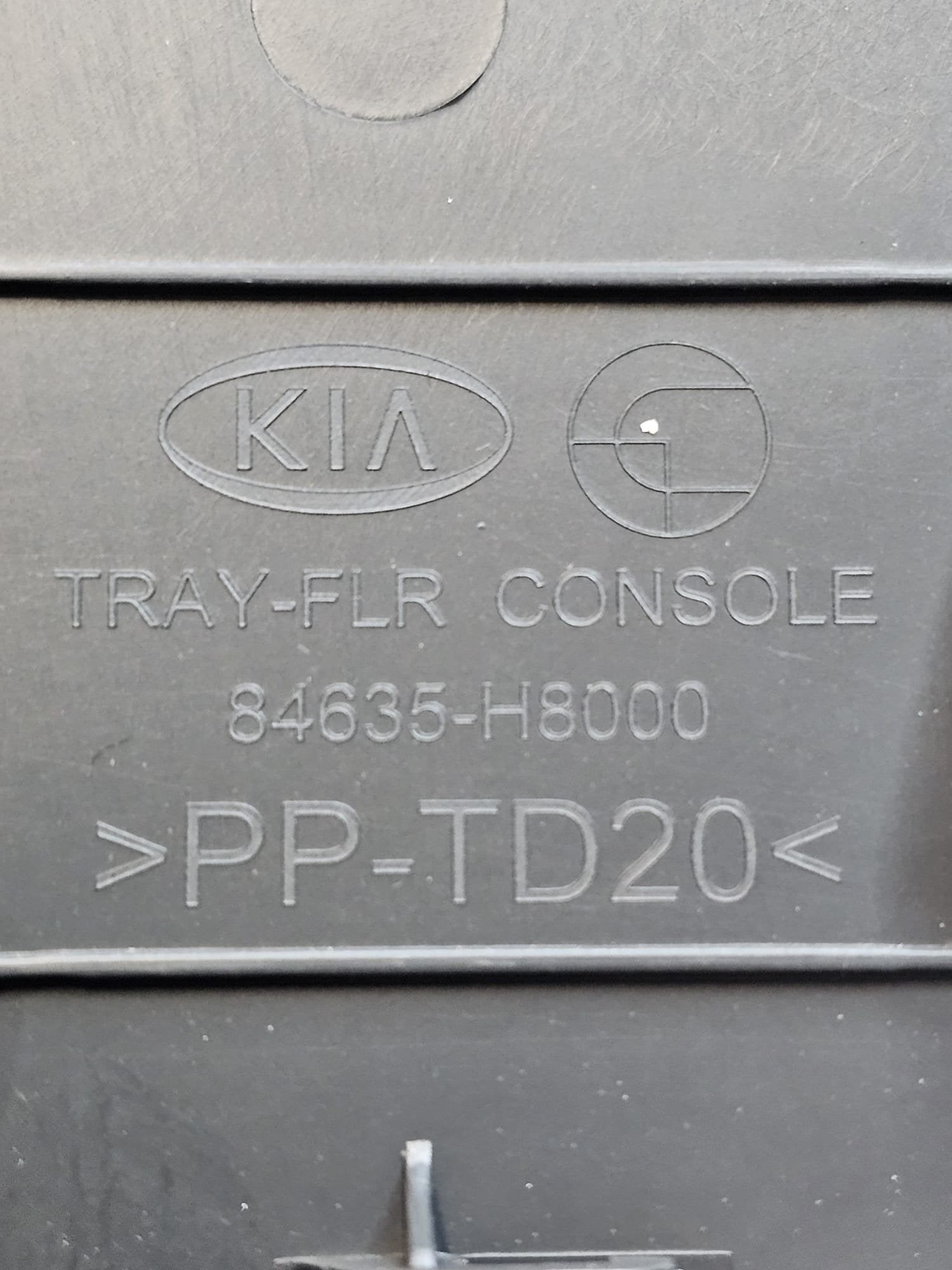 Central Tunnel Cover / Molding Kia Stonic (2017 - >) Code:84635 - H8000 - F&P CRASH SRLS - Used Parts