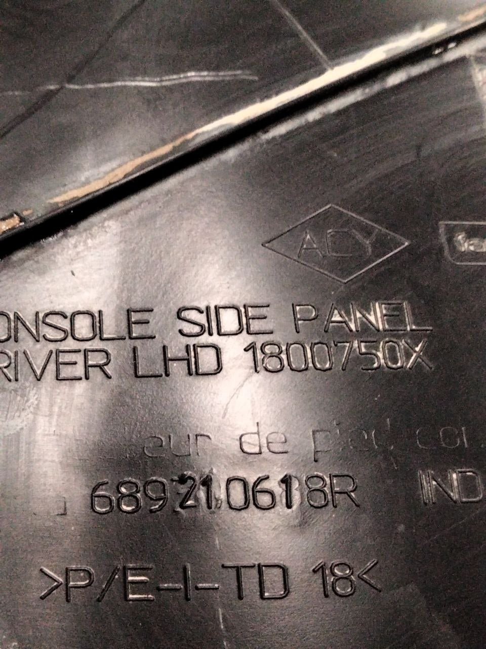 Coating / molding left side central tunnel Renault Clio IV cod.689210618R (2012 - 2021) - F&P CRASH SRLS - Used Parts