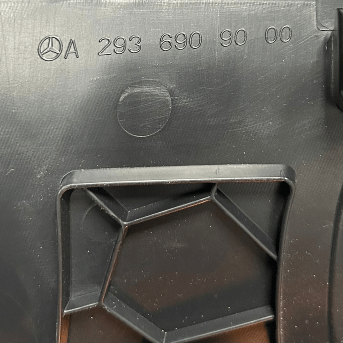 Covering pillar d mercedes benz eqc code:A2936909000 (2019 > 2023) - F&P CRASH SRL - Used Parts