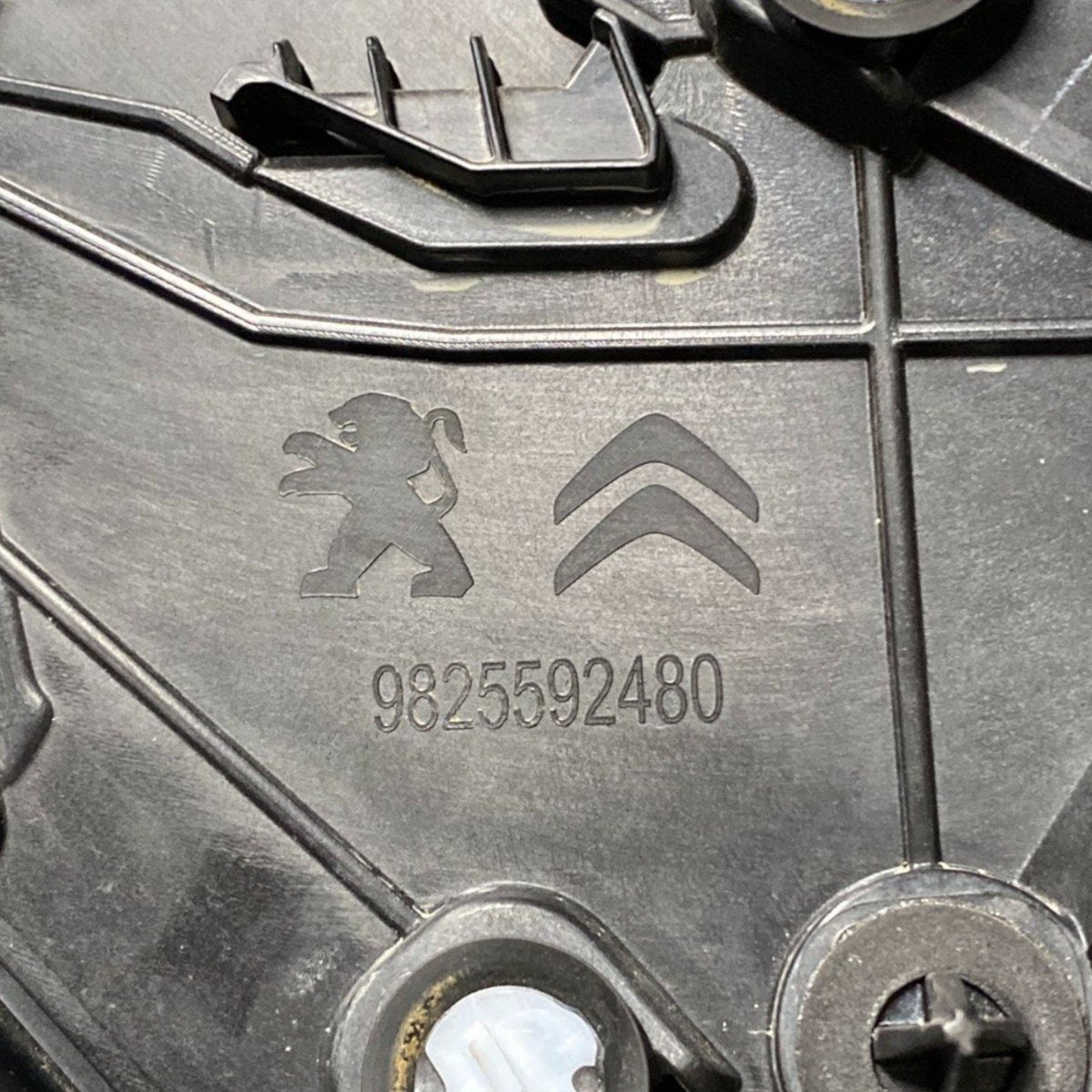 Right rear pillar cover (dx) peugeot 2008 ii (2019 - ) Code: 9825592480 - F&P CRASH SRLS - Used Parts