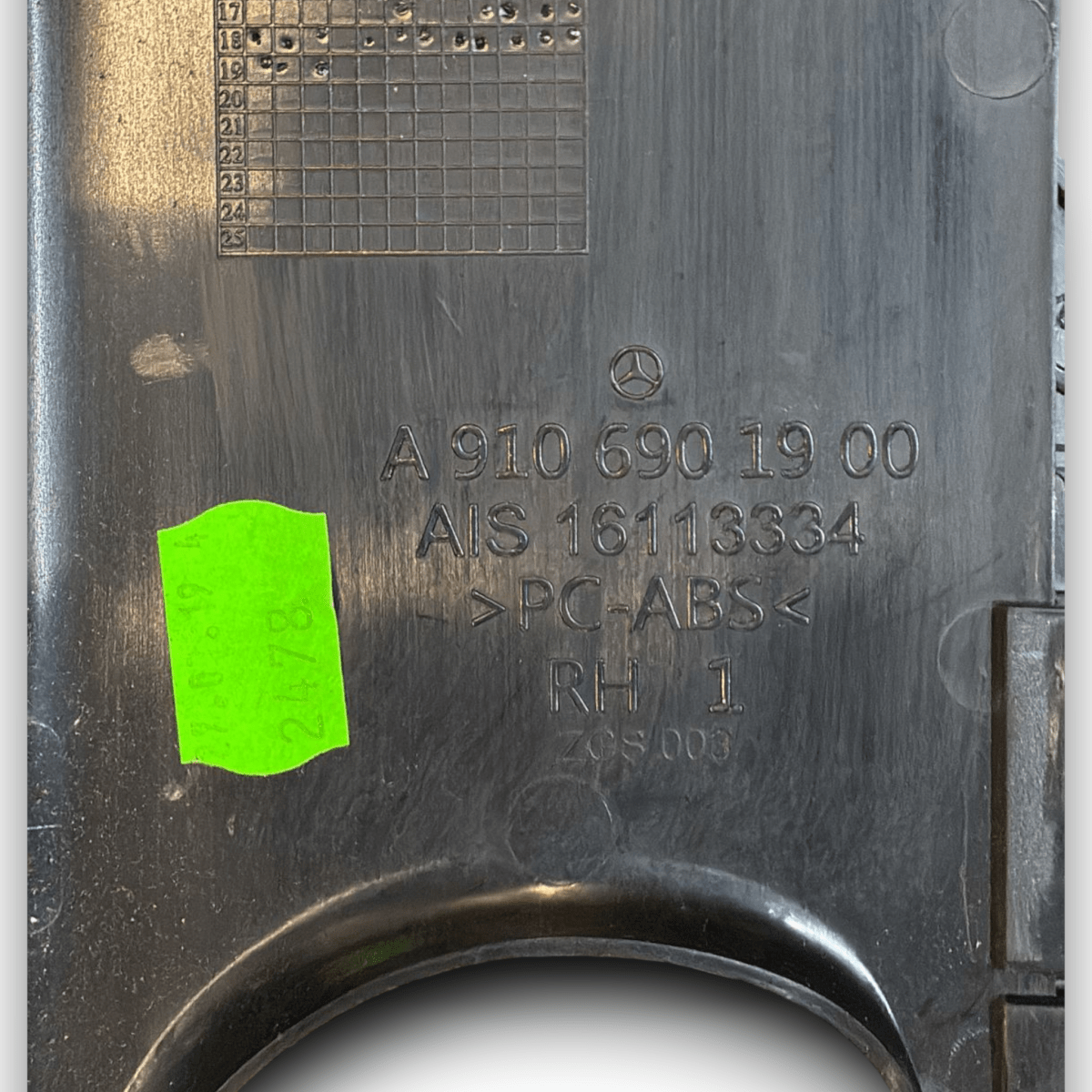 Rivestimento montante superiore destro mercedes sprinter w910 cod : A9106901900 (2018 ->) - F&P CRASH SRL - Ricambi Usati