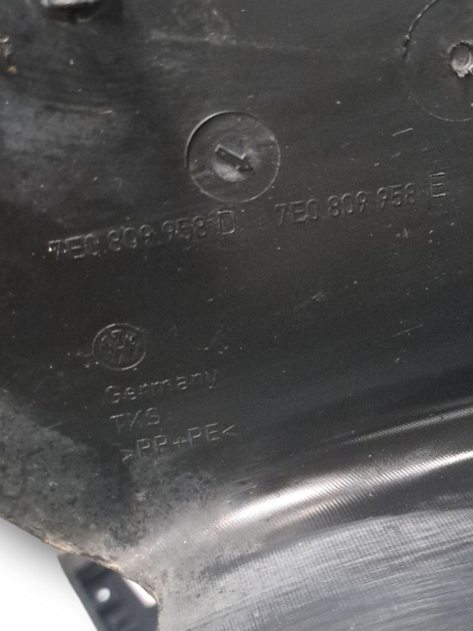 Wheel arch cover / front right splash guard (dx) Volkswagen Transporter (2015>) CODE:7E0809958 - F&P CRASH SRLS - Used Parts