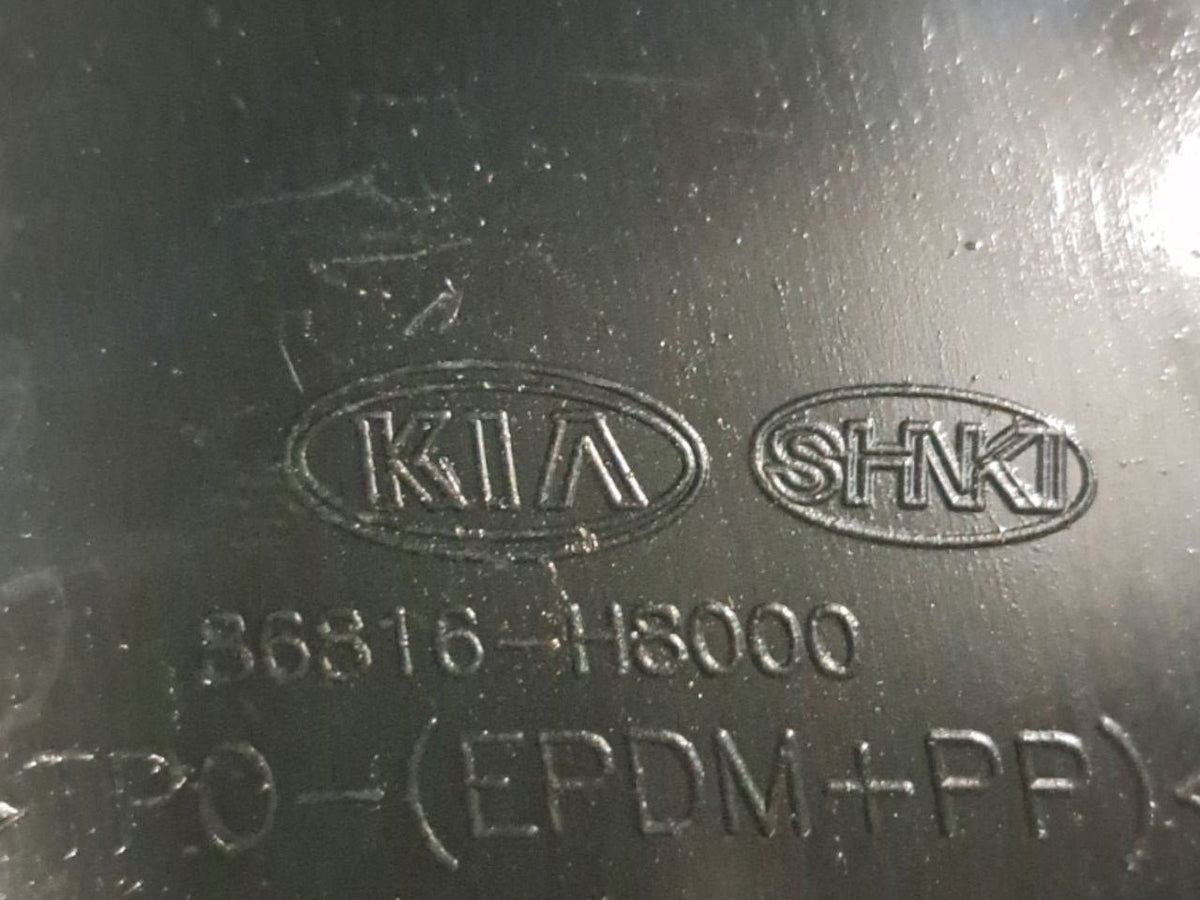 Wheel arch cover / front right splash guard Kia Rio (2017) COD:86816 - H8000 - F&P CRASH SRLS - Used Parts