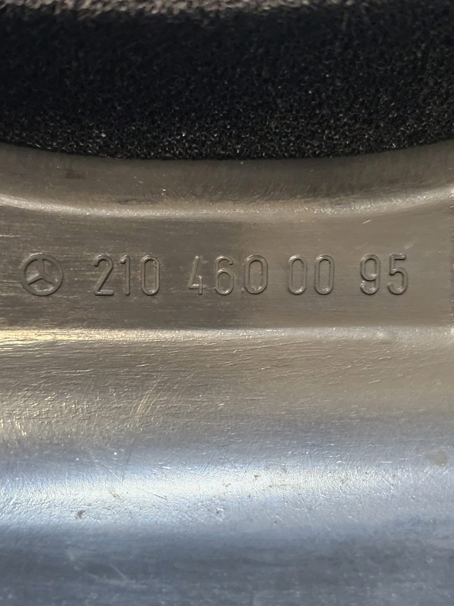 Rivestimento Piantone Sterzo Mercedes Classe E W210 Cod:2104600095 (1995 - 2003) - F&P CRASH SRLS - Ricambi Usati
