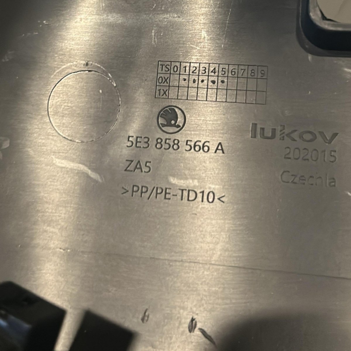 Rivestimento Piantone Sterzo Skoda Octavia IV (NX) cod.5E3858566A (2020 > 2023) + Pulsante Start E Stop - F&P CRASH SRLS - Ricambi Usati