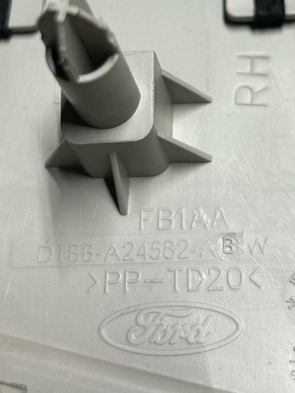Rivestimento Pilastro B Destro Ford Fiesta VI (2008 > 2017) cod.D1BB - A24582 - AB - F&P CRASH SRLS - Ricambi Usati