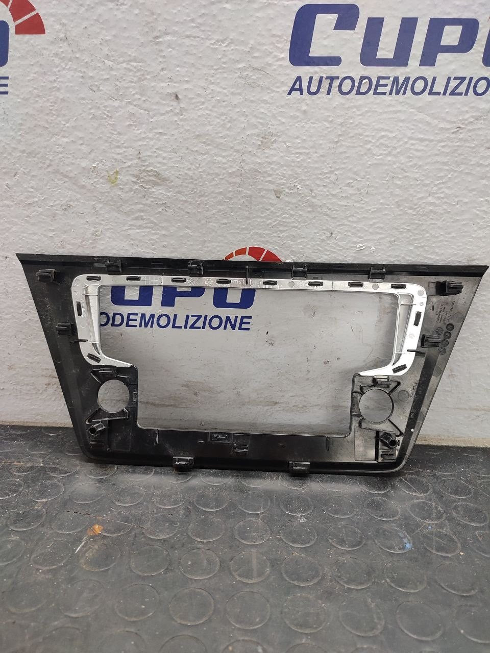 Rivestimento Principale Radio CD VOLKSWAGEN TOURAN III (2016) cod: 635290300a - F&P CRASH SRLS - Ricambi Usati