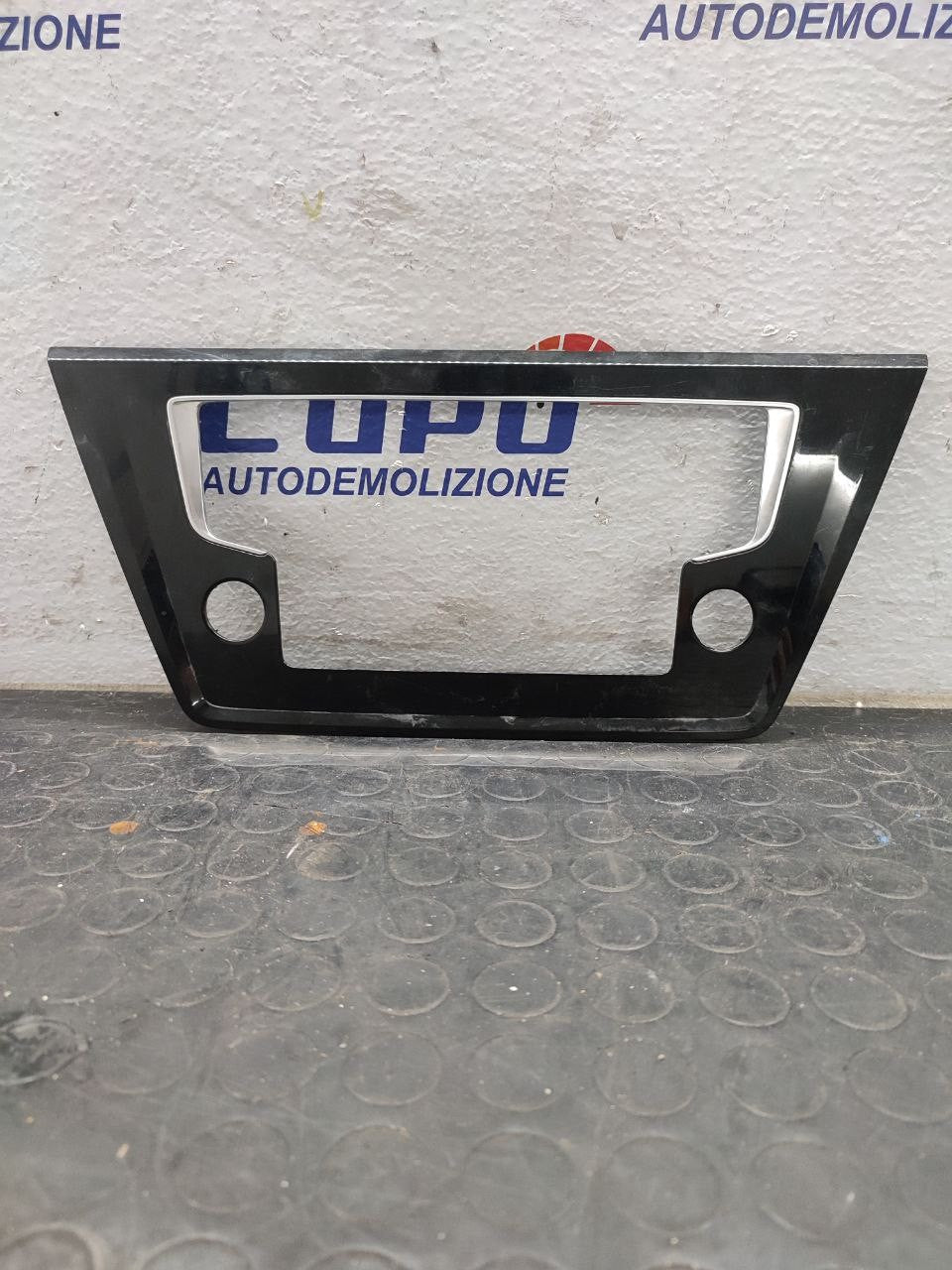 Rivestimento Principale Radio CD VOLKSWAGEN TOURAN III (2016) cod: 635290300a - F&P CRASH SRLS - Ricambi Usati
