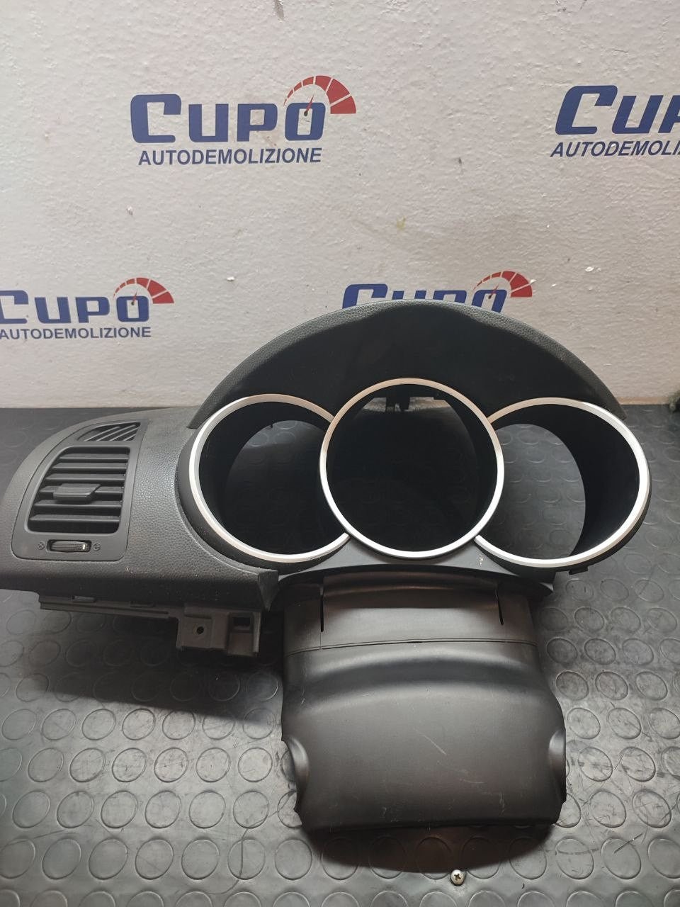 Rivestimento Quadro Contachilometri + Bocchetta aria KIA VENGA (2012) Cod:84830 - 1P000 - F&P CRASH SRLS - Ricambi Usati