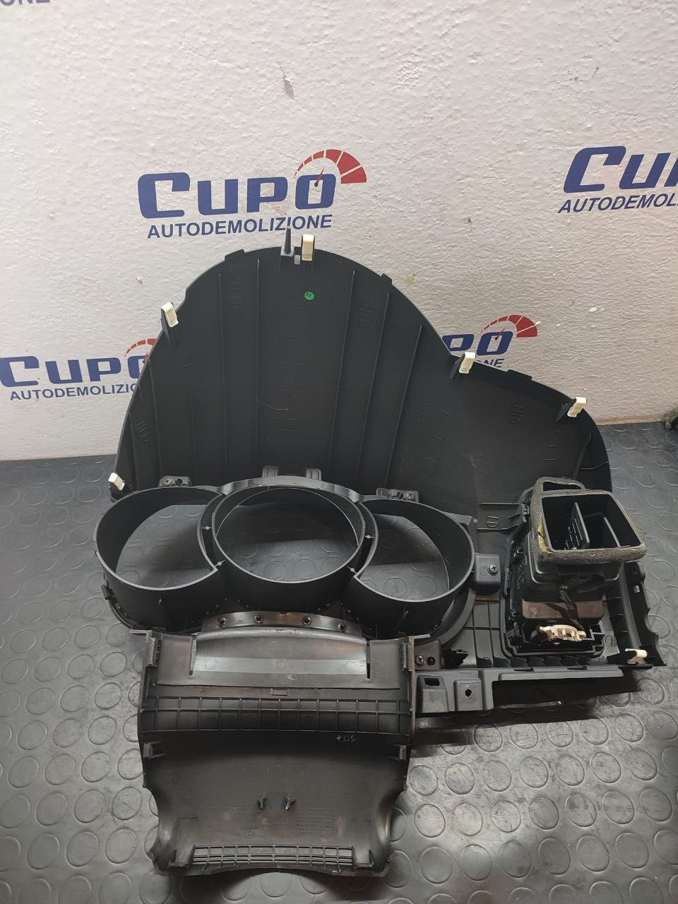 Rivestimento Quadro Contachilometri + Bocchetta aria KIA VENGA (2012) Cod:84830 - 1P000 - F&P CRASH SRLS - Ricambi Usati