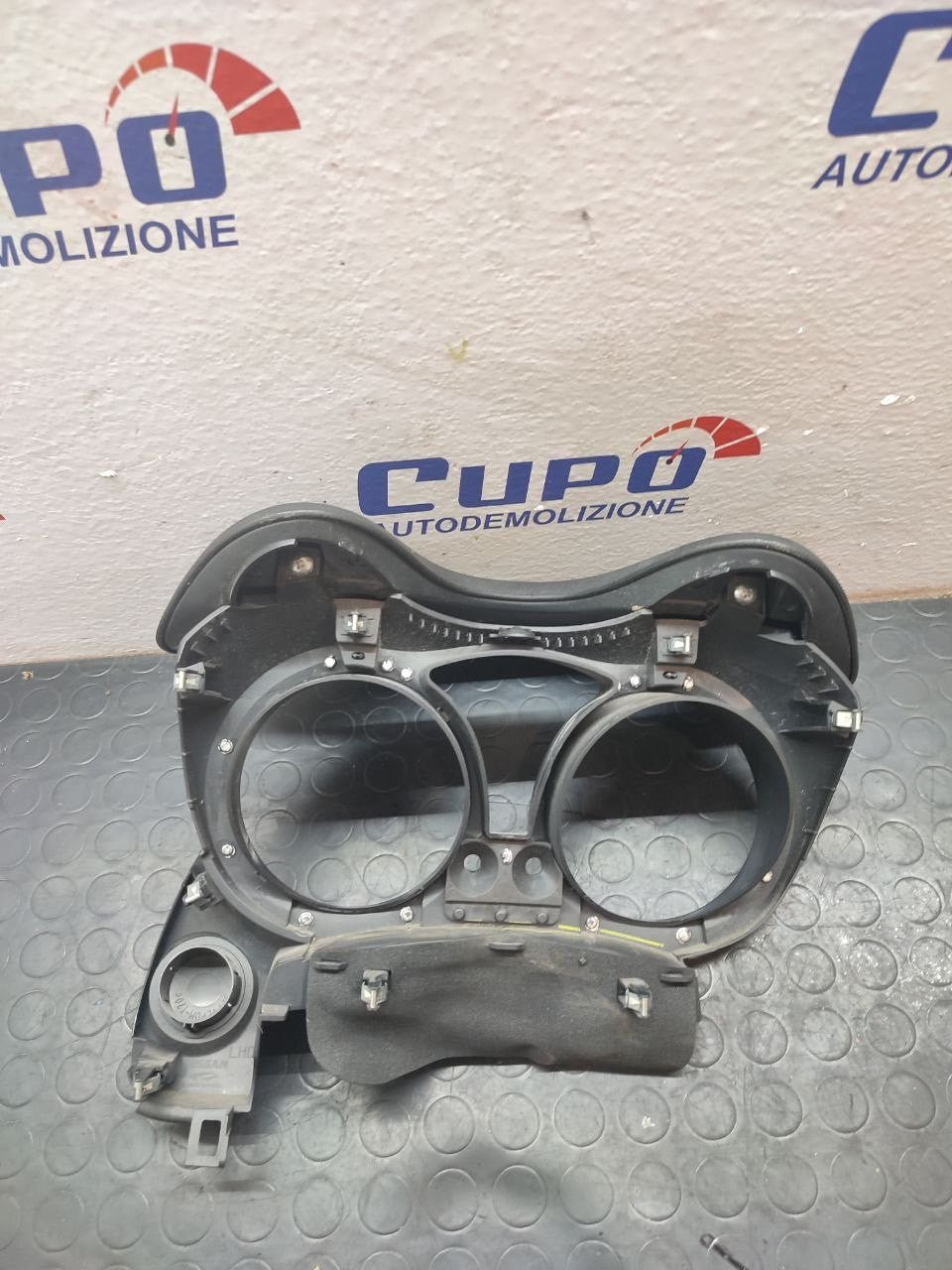 Rivestimento Quadro Contachilometri NISSAN JUKE (2013) Cod:682PR1KZ0A - F&P CRASH SRLS - Ricambi Usati