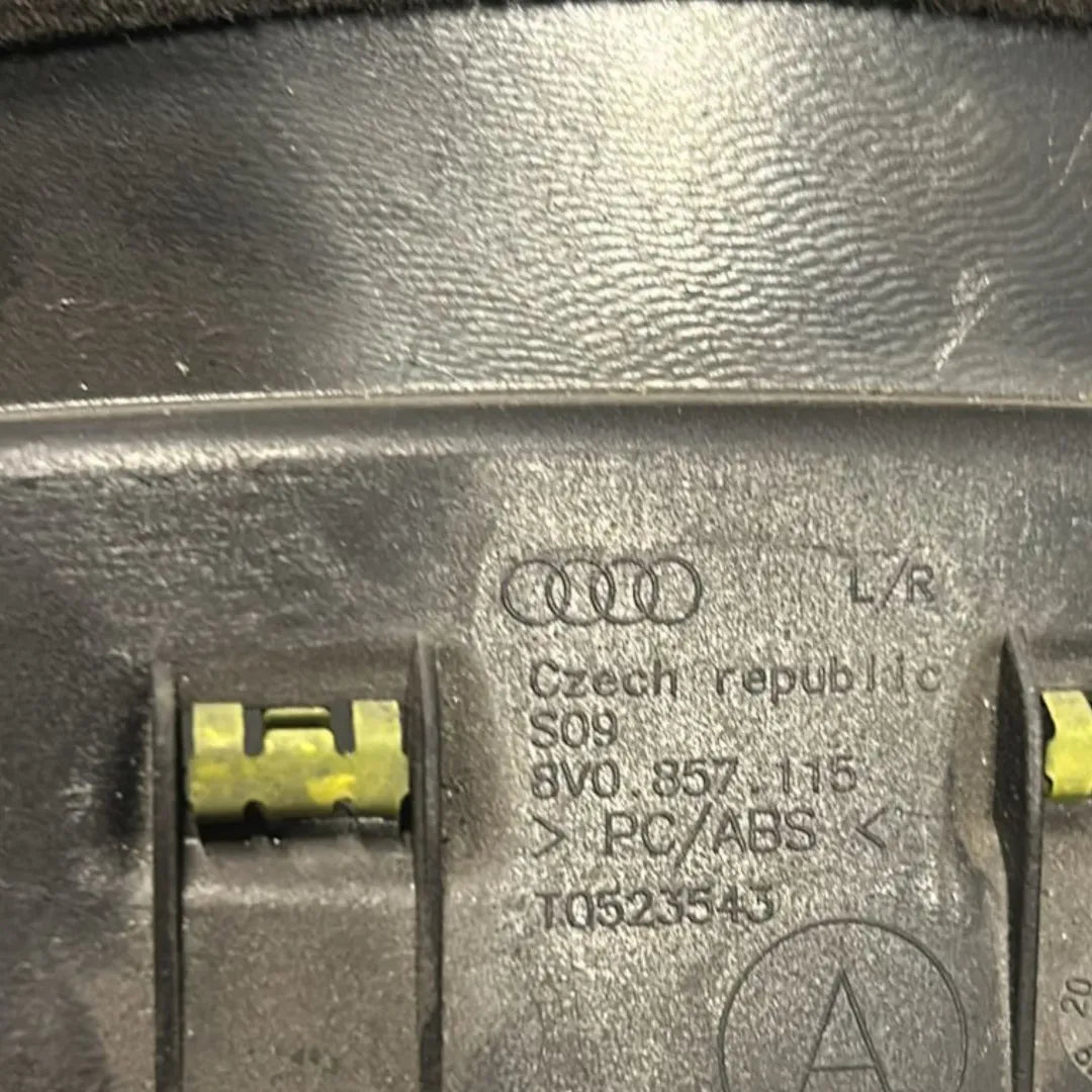 Dettaglio Rivestimento del quadro strumenti Audi RS3 8V 2017–2020 cod. 8V0857115 - foto 3