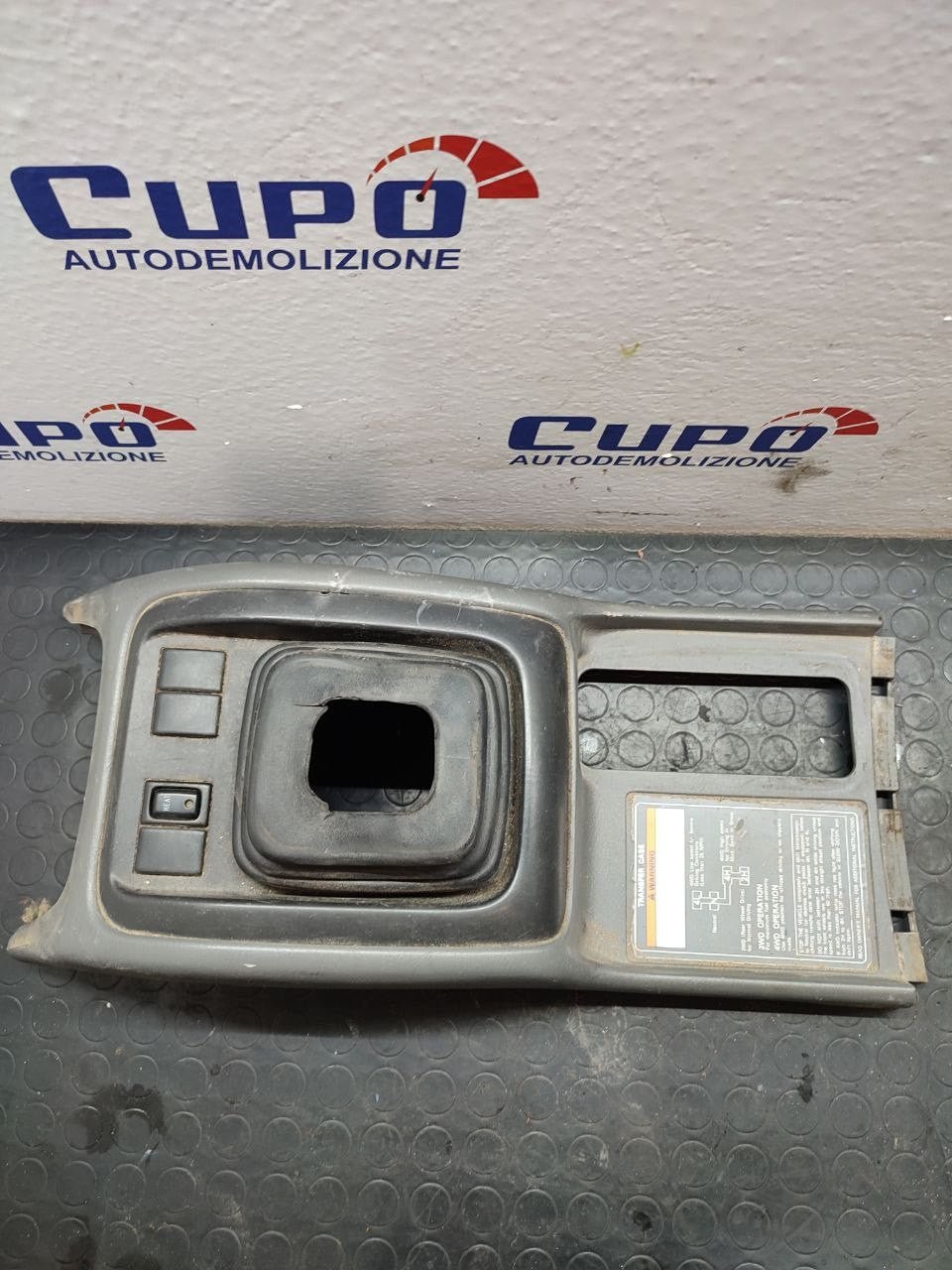 Rivestimento Tunnel Centrale SUZUKI GRAND VITARA 2.0 D cod: 75811 - 65d00 / 75812 - 65d00 - F&P CRASH SRLS - Ricambi Usati