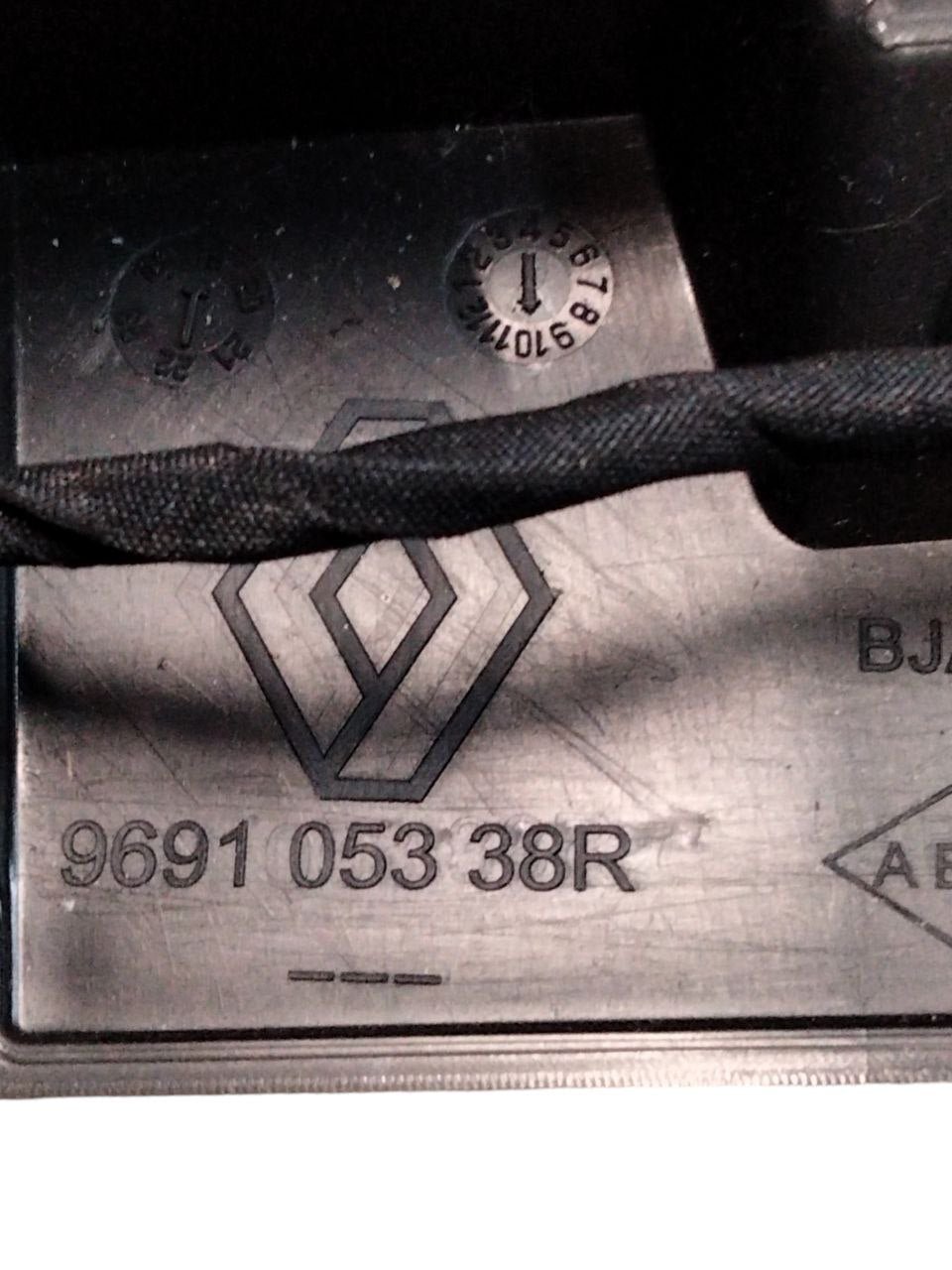 Central tunnel covering/molding Renault Clio V (2019>) code 969105338R - F&P CRASH SRLS - Used Parts
