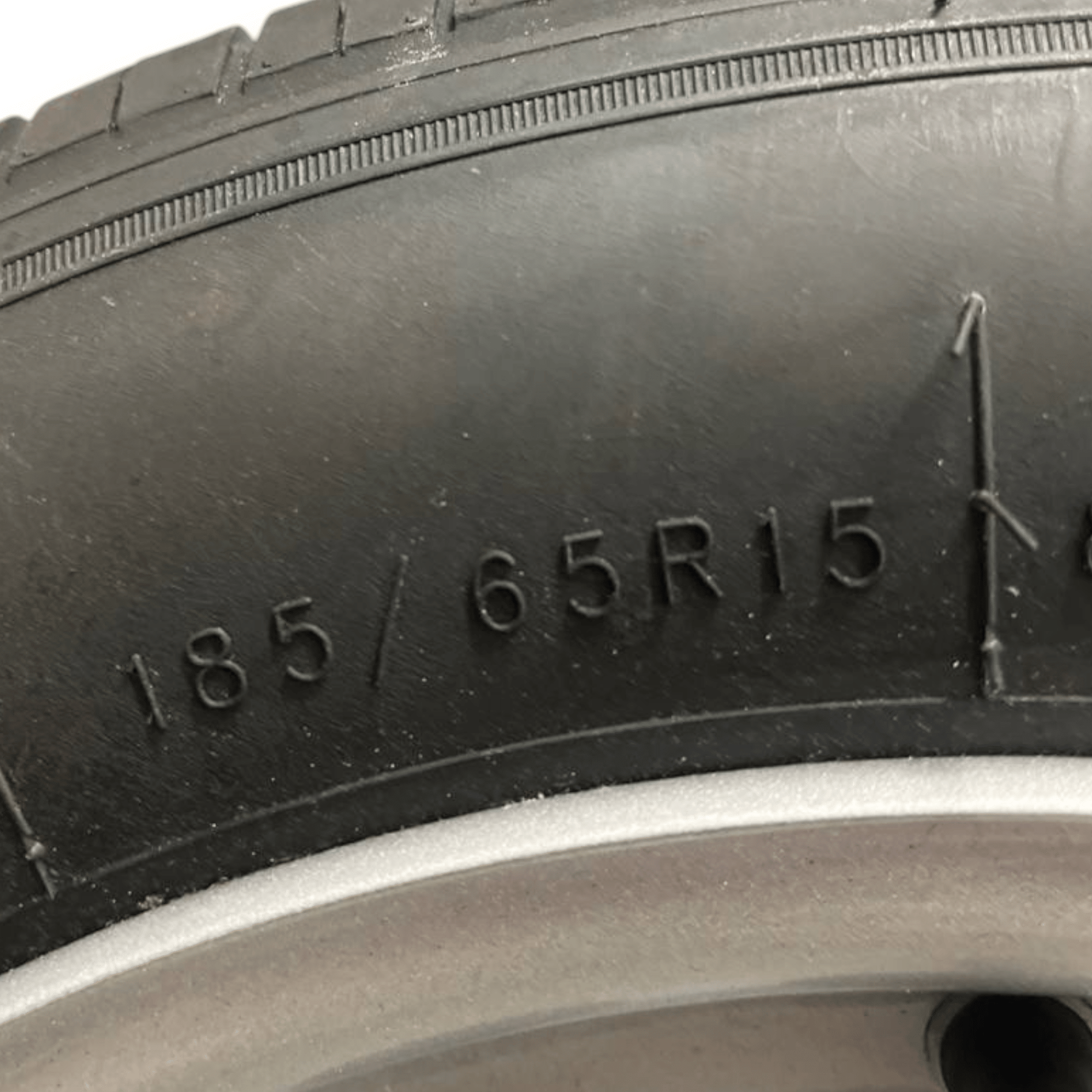 Ruota / Ruotino di Scorta + Crick Dacia Dokker (2013 al 2021) (185 / 60 R15) - F&P CRASH SRLS - Ricambi Usati
